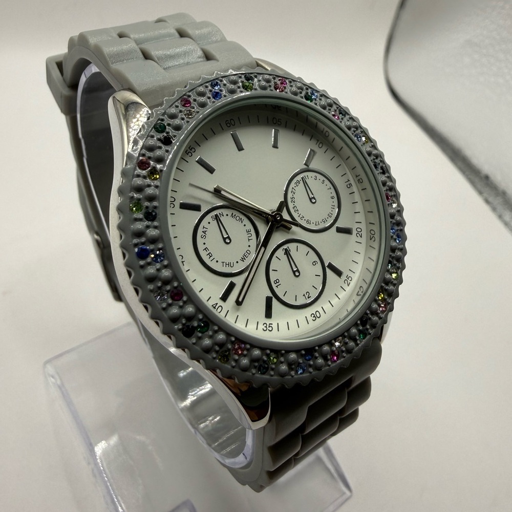 Kohl's Women's Watch Colorful Bezel Accents White Face Grey Band (New Battery)